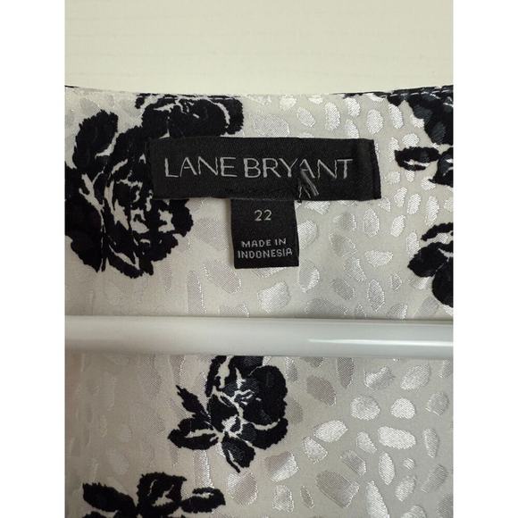 Lane Bryant White Allover Black Roses Animal Print Button Front Blouse‎ Plus 22W - Picture 5 of 7